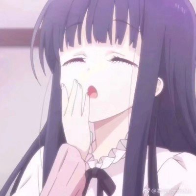 美女COS《巫师3》叶奈法惊艳绝伦 白嫩香肩紫眸勾人
